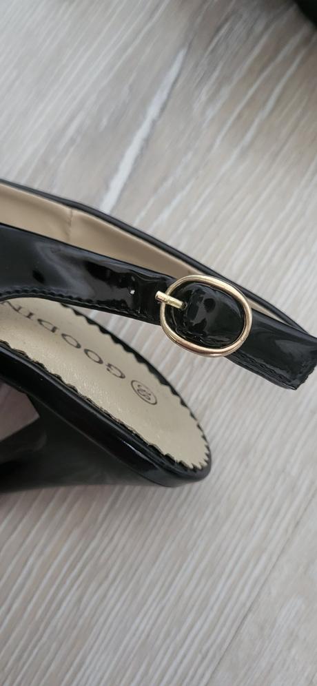 Čierne sandálky, 38