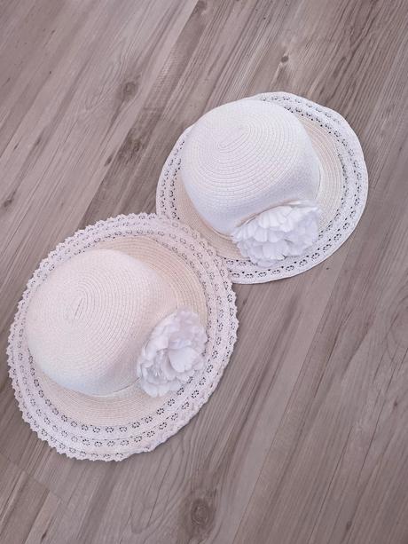 Dievčenský klobúk, 158