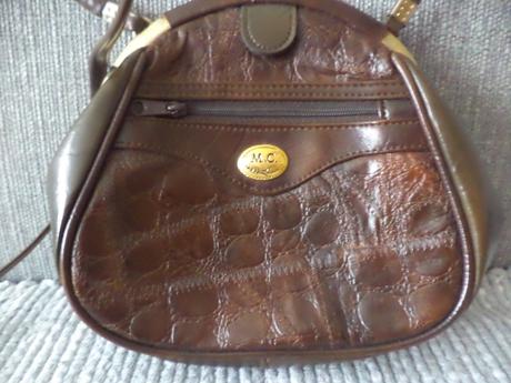 Menšia hnedá kabelka, 