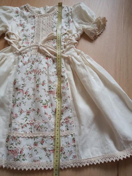 Krásne ľudové šaty pre dievčatko, 104
