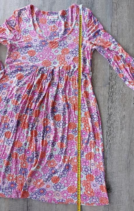 Kvetinové šaty, 38