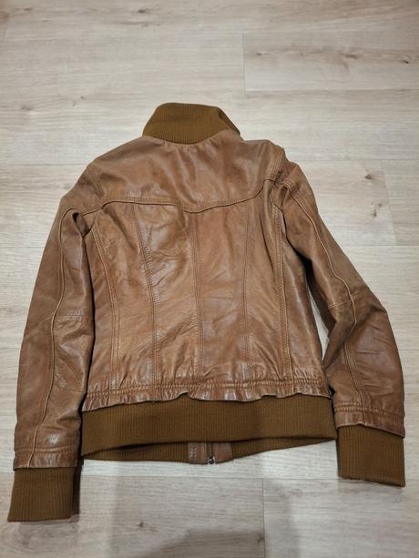 Bunda z pravej kože veľkosť s, stradivarius,s