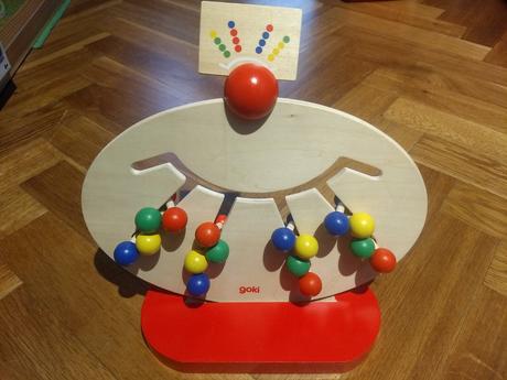 Drevena hra na triedenie farieb, 