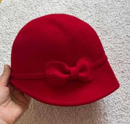 Červený vlnený vintage klobúk, 