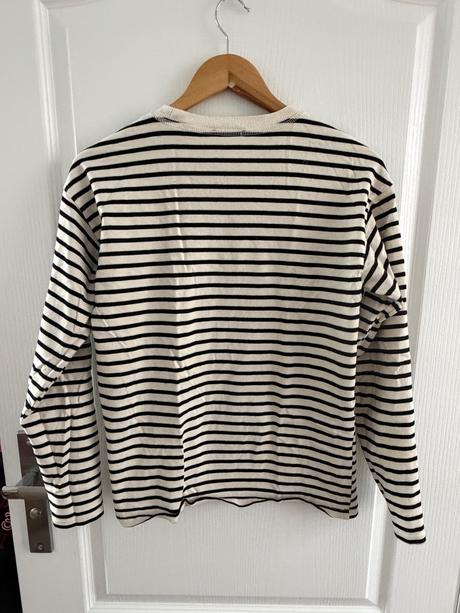 Krémová mikina s čiernymi vodorovnými pruhmi zo za, zara,m