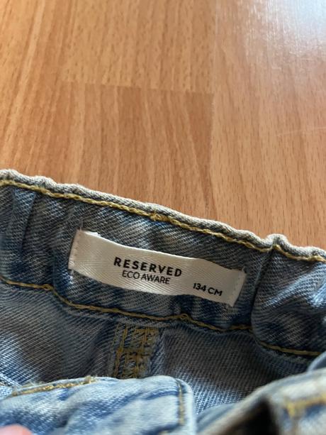 Roztrhané rifle, reserved,134