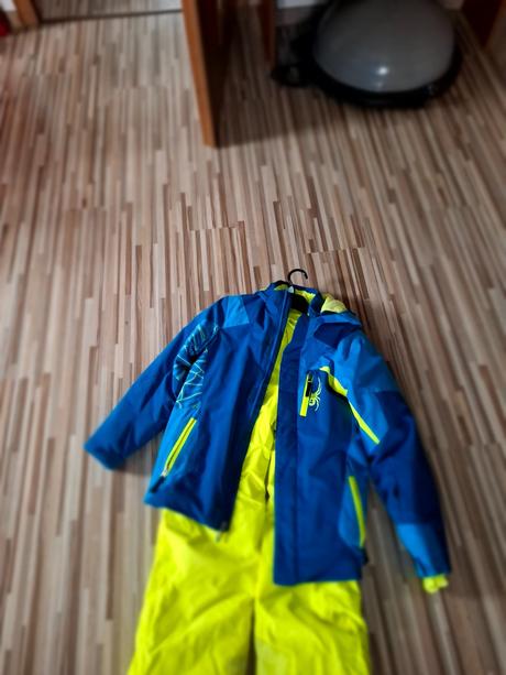 Zimna bunda + oteplovaky, 146