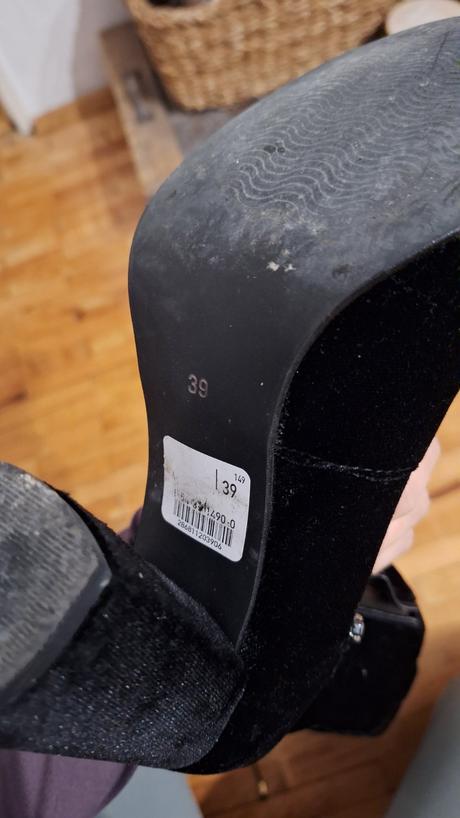 Nové čižmy, ahinsa,39