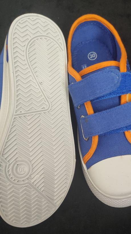 Blikajúce tenisky, 30