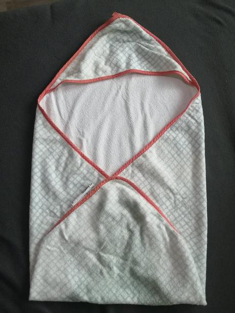 Veľká osuška s kapucňou,