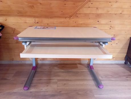 Rastúci písací stôl, 