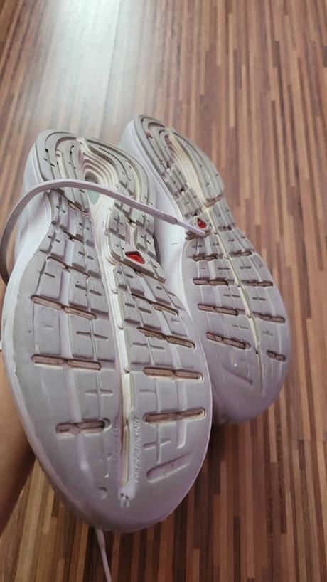 Biele solomon botesky, 36