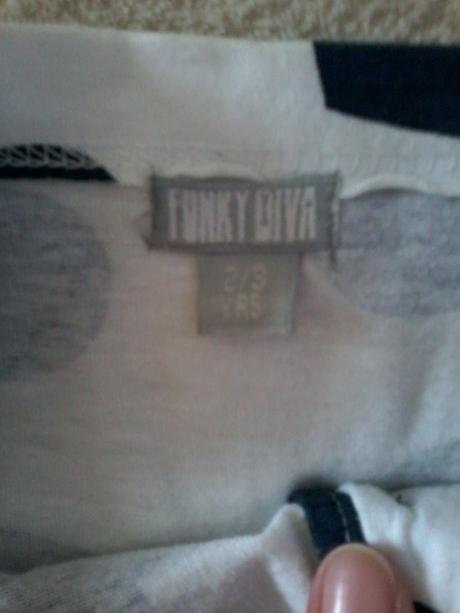 Srdiečkovè šatičky, 98