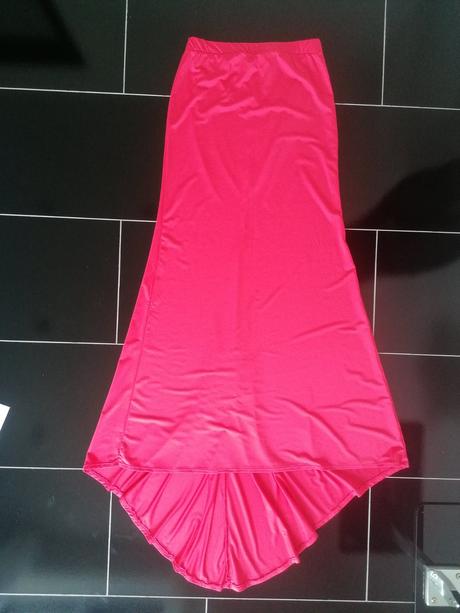 Dlhá červená sukňa, m