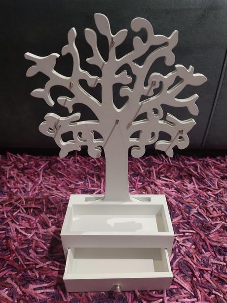 Stojan na náhrdelníky, 