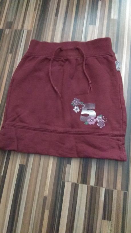 Predám detskú sukňu, 104