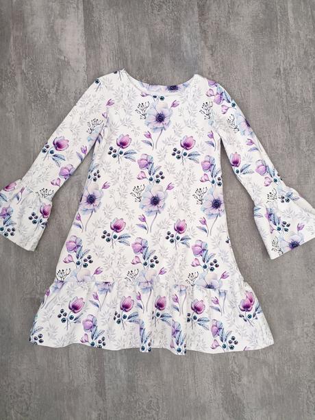 Elegantné dievčenské šaty, 140