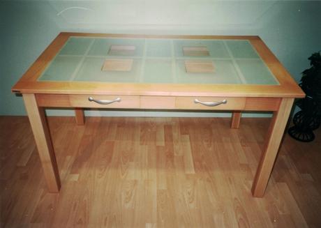 Stôl z bukového masívu so sklom 120 x 85 cm,