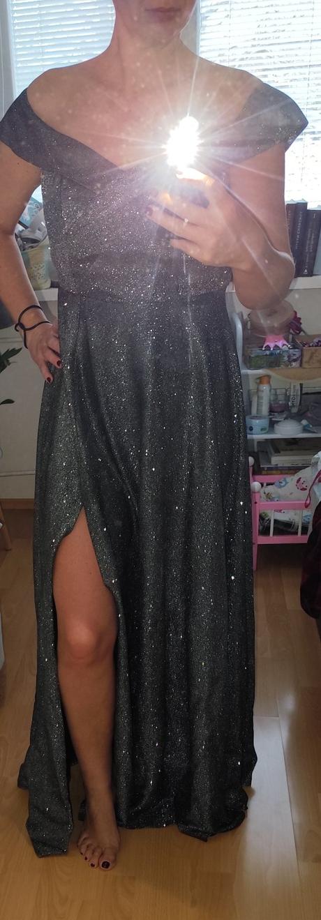 Spolocenske saty, 38