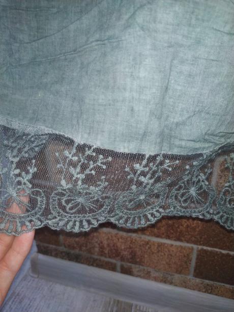 Krásna tunika s čipkou, 