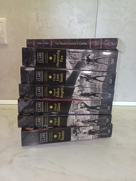 Cassandra clare - shadowhunters - mortal instrumen, 