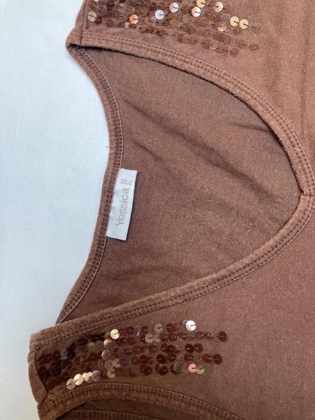 Dámske y2k tielko s kamienkovým nápisom, s