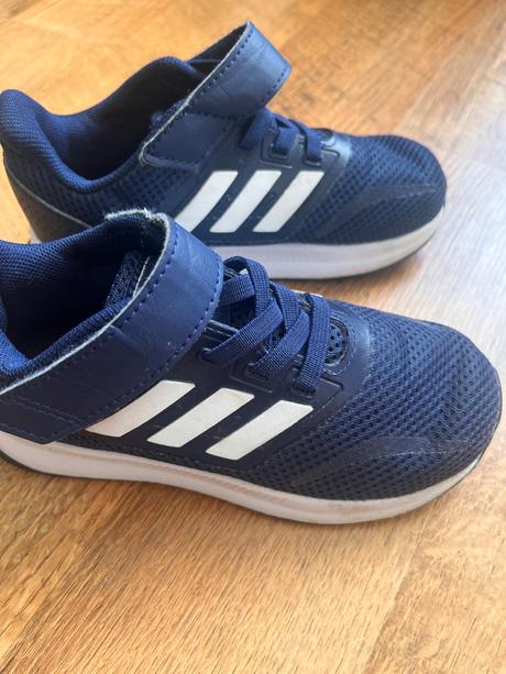 Tenisky adidas, 26