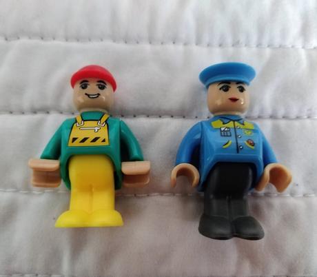 Poštové a odťahové autíčko s figúrkami,