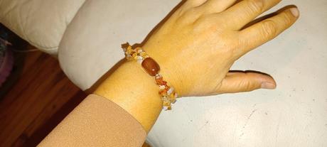 Naramok z polodrahokamov, 