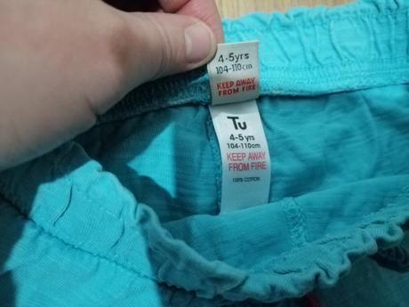 Modré sortky, tu,104