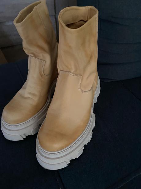 Kožené čižmy, 39