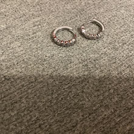 Malé kruhové náušnice s kamienkami, 