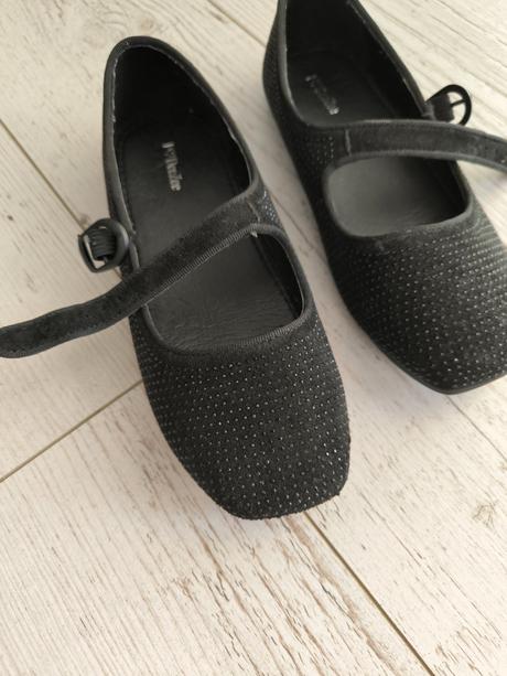 Balerínky s ozdobnymi kamienkami, 33