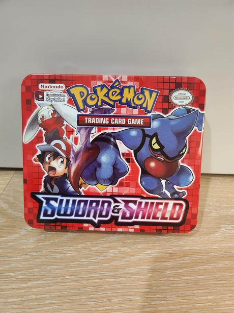 Box + pokémon karty 72 ks, 