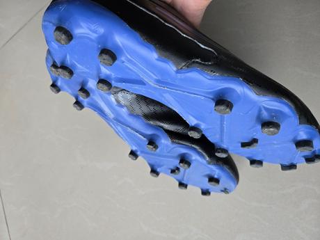 Chlapčenské čiernomodré kožené kopačky, nike,37