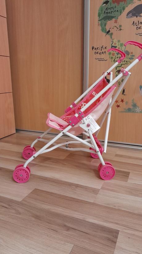 Kočiarik pre bábiky,