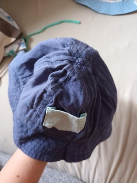 Darujem 3ks klobúkov, authority,92