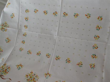 Biely bavlnený obrus  zvazok kvetov,, 