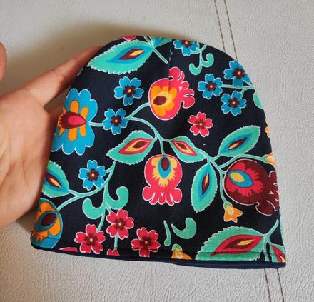 Handmade obojstranná čiapočka, 68