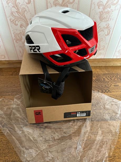 Cyklisticka prilba so šilcom, m / s