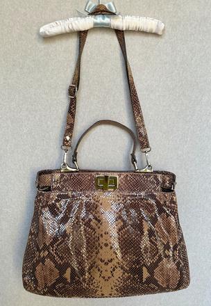 Kvalitná kožená kabelka,