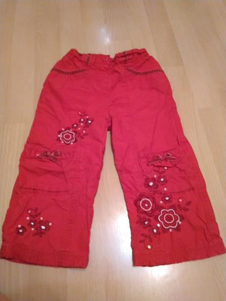 Červené ozdobené nohavice, adams,98