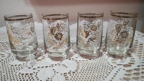 Štamperlíky so zlatým zdobením, 