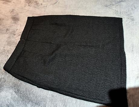 Čierna elegantná sukňa, m