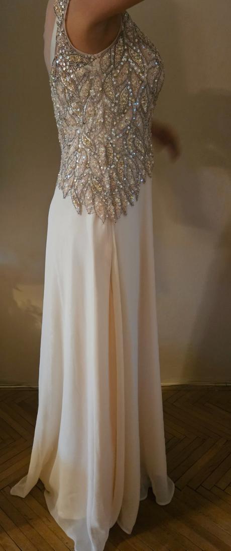 Krásne ručne vyšívané spoločenské šaty m, m