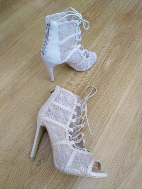 Nádherné čipkované sandálky, 36