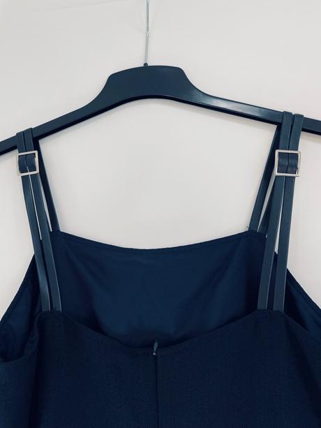 Šaty na ramienka a sako, 42