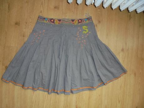 Folklorna sukňa, l