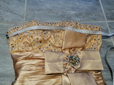 Zlatožlté saténové šaty vs, s