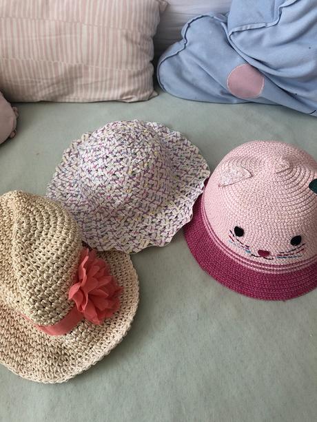 Letné klobuciky, 62